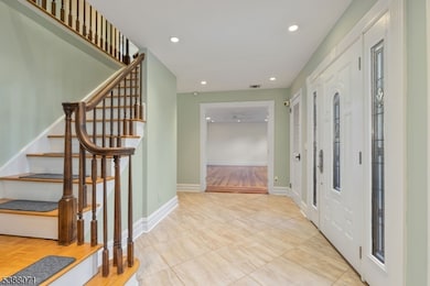 25 Oechsner Ct, Berkeley Heights, NJ 07922 - photo 4