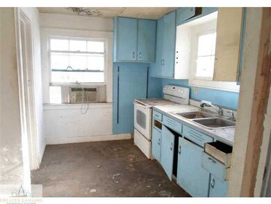 unlisted-address, Lansing, MI 48910 - photo 2