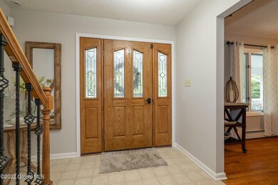 6-web-or-mls-3345GuilderlandAve-6