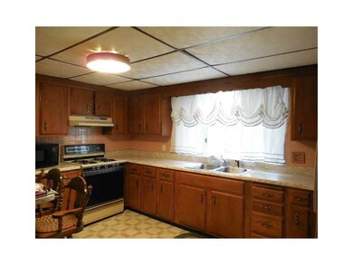 Kitchen. Large kitchen w/gas stove & abundant coun