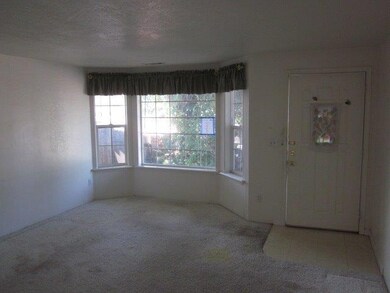 594 Briarwood Dr, Central Point, OR 97502 - photo 4