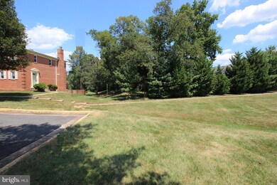 7439 Larne Ct, Lorton, VA 22079 - photo 4