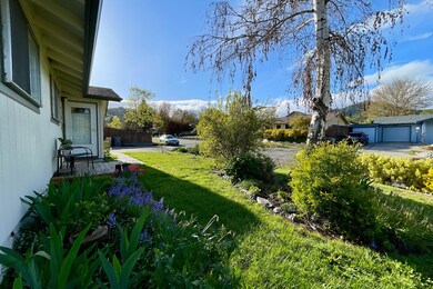 779 NW Carol Dr, Grants Pass, OR 97526 - photo 4