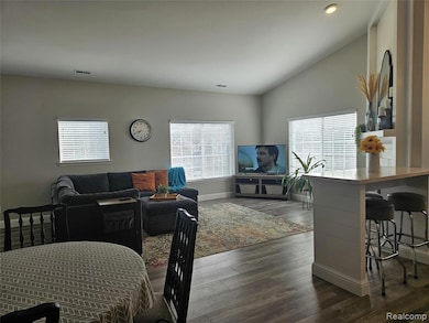 42627 Park Cresent Dr unit 36, Sterling Heights, MI 48313 - photo 4