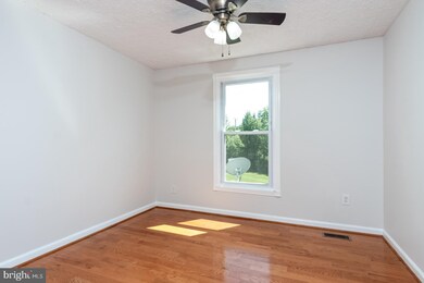 22388 Stablehouse Dr, Sterling, VA 20164 - photo 5