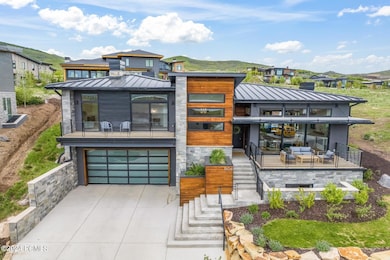 2_Front-Exterior_1800x1200_4131343