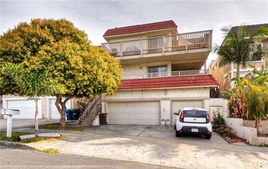 Two units each with 2 beds plus den, 2 baths, 1678