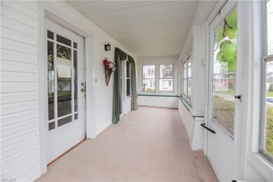 Front enclosed porch nice and bright with tons of windows!