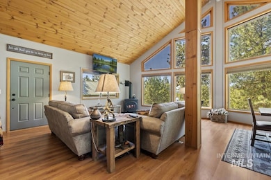 10416 Emma Loop, Cascade, ID 83611 - photo 4