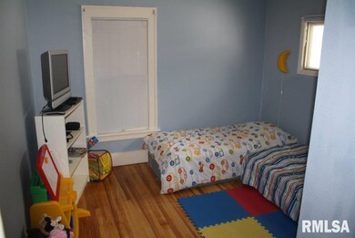 1011 W 17th St, Davenport, IA 52804 - photo 7
