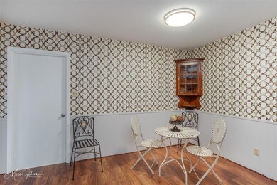 Amazing Space to eat in Kitchen