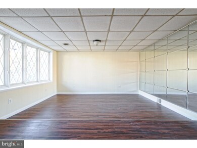 202 Glen Cove Rd, Darby, PA 19023 - photo 2