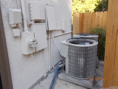 1247 Abbotsbury, Universal City, TX 78148 - photo 4