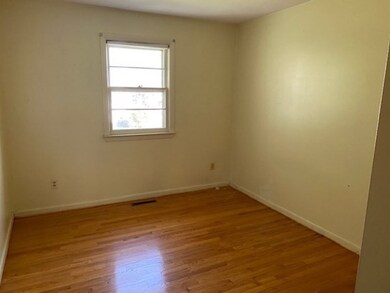 4 Blaine Ave, Holyoke, MA 01040 - photo 5