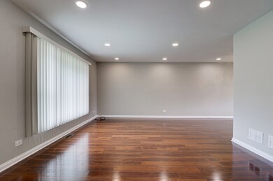 937 E Forest Ave, Des Plaines, IL 60018 - photo 4