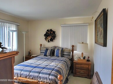 553 Kingsley Ct, Toms River, NJ 08753 - photo 7