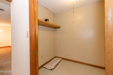 704 Cambridge Manor Dr, Schenectady, NY 12302 - photo 6