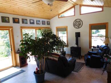 15 Meadow St, Manchester, NH 03103 - photo 2