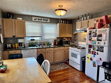 Eat-in Kitchen
