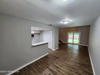 7605 Melissa Ct N, Jacksonville, FL 32210 - photo 3