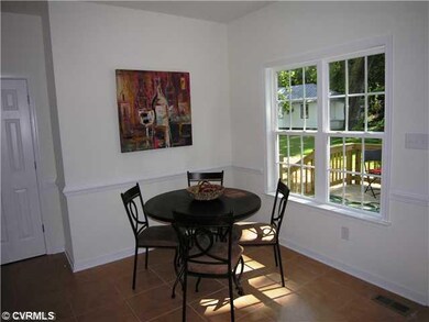 Kitchen - Here's the nice eat-in area of the kitch