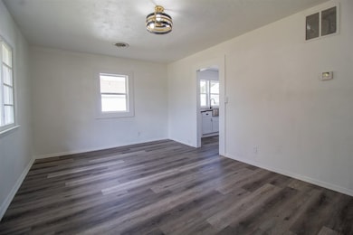 409 S Mulberry St, Farmland, IN 47340 - photo 4