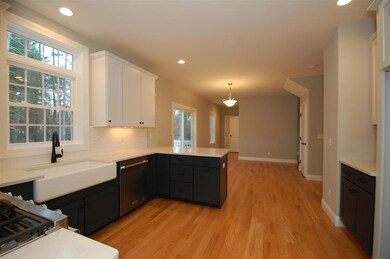 8 Crab Tree Ct unit 28, Merrimack, NH 03054 - photo 3