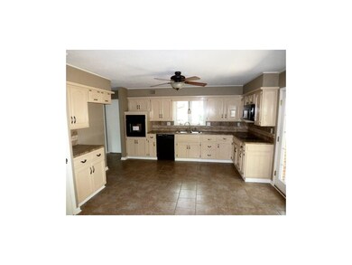 Pretty kitchen with new appliances