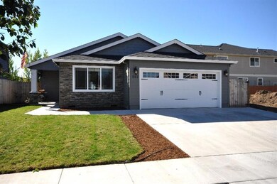 863 Virginia Dr, Central Point, OR 97502 - photo 2