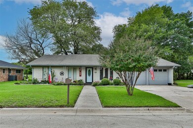 202 Fairfield St, Gainesville, TX 76240 - photo 2