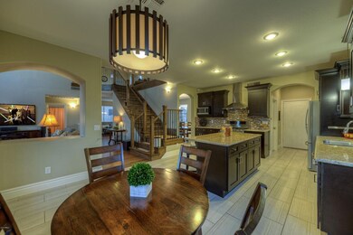 3219013_Kitchen and Family Room