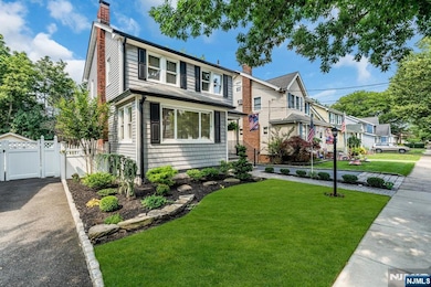 40 Arthur St, Ridgefield Park, NJ 07660 - photo 2