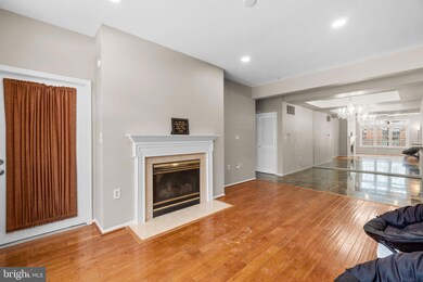 9404 Groffs Mill Dr unit 9404, Owings Mills, MD 21117 - photo 6