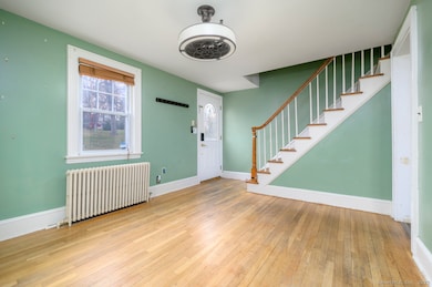 279 Knapps Hwy, Fairfield, CT 06825 - photo 2