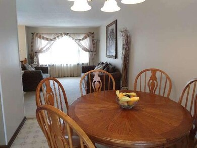 4108 Warren St, Davenport, IA 52806 - photo 3