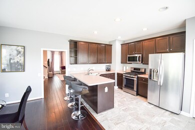 8932 Singleleaf Cir, Lorton, VA 22079 - photo 5