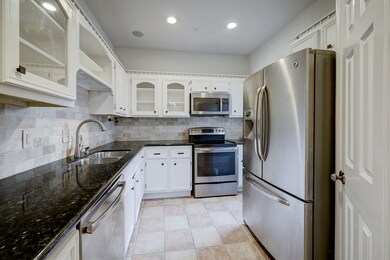 Updated Kitchen with SS appliances, pantry and dir