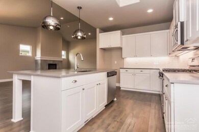 63909 Hunters Cir, Bend, OR 97701 - photo 3