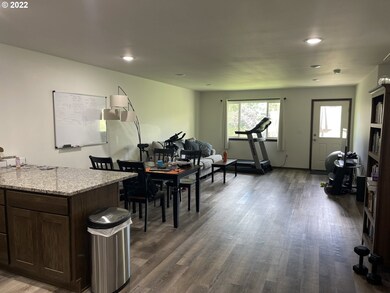 1235 SW 12th St, Pendleton, OR 97801 - photo 4