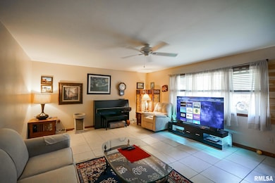 1808 Center St, Pekin, IL 61554 - photo 3