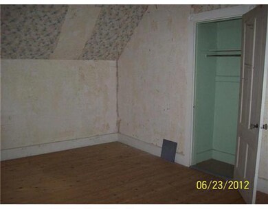 Bedroom. bed
