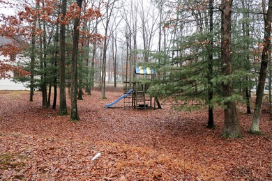 251 Whisperwood Ct, Saylorsburg, PA 18353 - photo 4