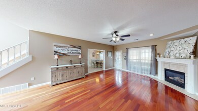 10100-Lazy-Creek-Dr-03022023_111848