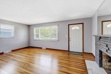 Entry/Living room