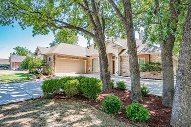 2610 Royal Ln, Granbury, TX 76049 - photo 4