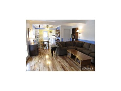 Family Rm to Kitchen