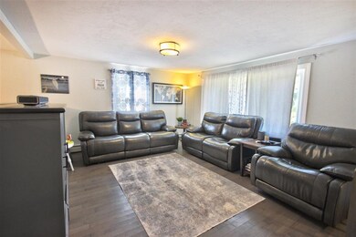 470 Mammoth Rd, Londonderry, NH 03053 - photo 3