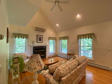 11 Riverside Dr