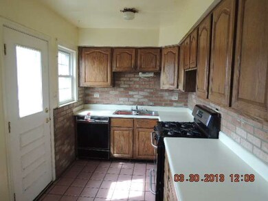 9911 Lawrence Ct, Schiller Park, IL 60176 - photo 5