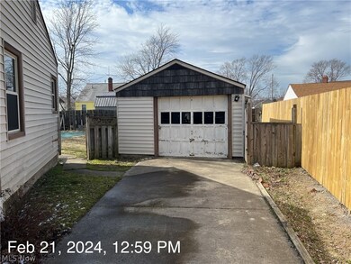 2446 E 37th St, Lorain, OH 44055 - photo 3